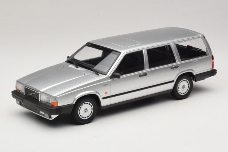 Volvo 740 GL Stationcar Sølv Minichamps 1:18 155171770 Metal