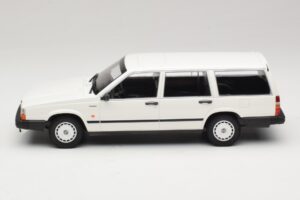 Volvo 740 GL Stationcar Hvid Minichamps 1:18 155171772 Metal — billede 3 af 6