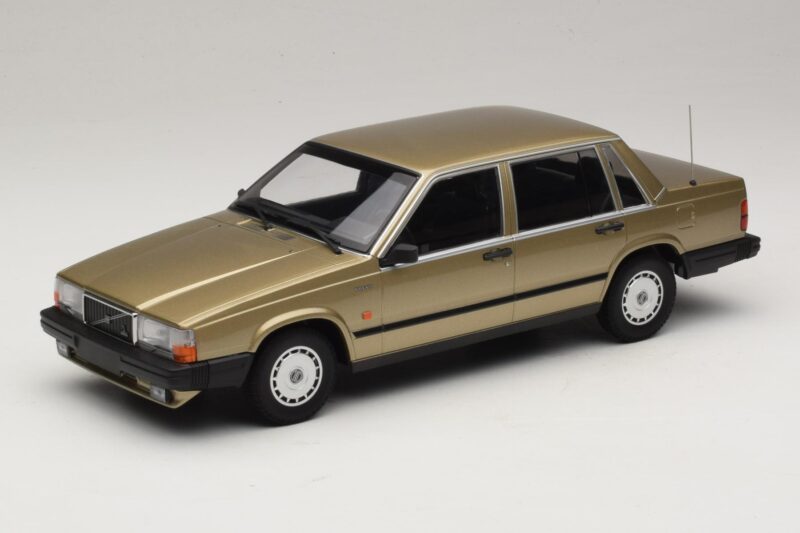 Volvo 740 GL Guld Minichamps 1:18 155171700 Metal