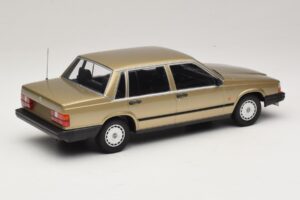 Volvo 740 GL Guld Minichamps 1:18 155171700 Metal — billede 2 af 6