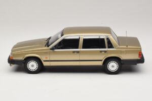 Volvo 740 GL Guld Minichamps 1:18 155171700 Metal — billede 3 af 6