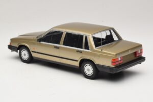 Volvo 740 GL Guld Minichamps 1:18 155171700 Metal — billede 5 af 6