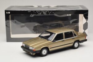 Volvo 740 GL Guld Minichamps 1:18 155171700 Metal — billede 6 af 6