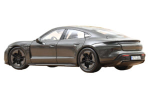 Porsche Taycan Turbo S Slate Grey Neo Norev 1:18 187654 Metal — billede 3 af 5