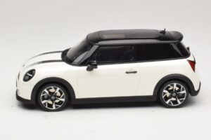 Mini Cooper S F66 Nanuq White Metallic Otto 1:18 OT1245 Resin — billede 3 af 6