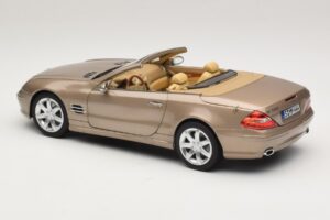 Mercedes SL500 R230 Travertine Beige Norev 1:18 183843 Metal — billede 8 af 9