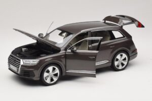 Audi Q7 4M Argus Brown Minichamps 1:18 5011407615 Metal — billede 2 af 8