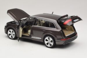 Audi Q7 4M Argus Brown Minichamps 1:18 5011407615 Metal — billede 5 af 8