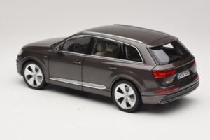 Audi Q7 4M Argus Brown Minichamps 1:18 5011407615 Metal — billede 7 af 8