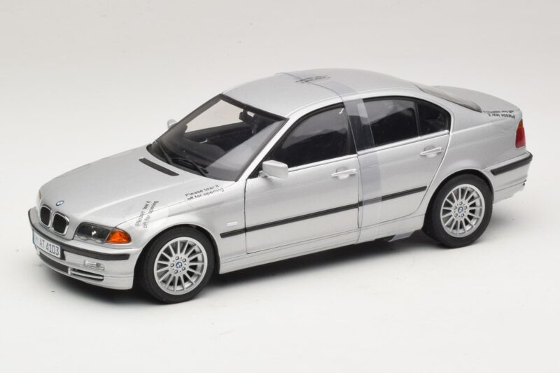 BMW 3-Series E46 6-Cylinder Sølv UT Models 1:18 BMW 3-Series E46 6-Cylinder Sølv UT Models 1:18 20512 Metal