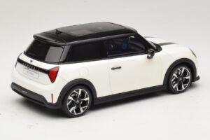 Mini Cooper S F66 Nanuq White Metallic Otto 1:18 OT1245 Resin — billede 2 af 6