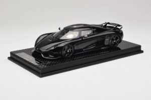 Koenigsegg Regera Sort Carbonpakke Beige Interiør FrontiArt 1:18 Koenigsegg Regera Sort Carbonpakke Beige Interiør FrontiArt 1:18 REMC042 Resin
