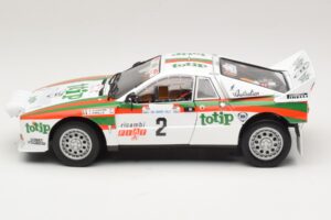 Lancia 037 #2 A. Bettega / M. Perissinot Rally San Marino 1984 Kyosho 1:18 08306F Metal — billede 4 af 8