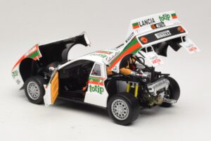 Lancia 037 #2 A. Bettega / M. Perissinot Rally San Marino 1984 Kyosho 1:18 08306F Metal — billede 5 af 8