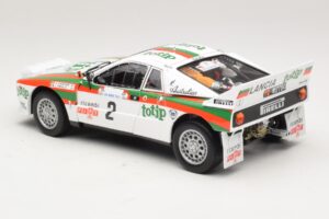 Lancia 037 #2 A. Bettega / M. Perissinot Rally San Marino 1984 Kyosho 1:18 08306F Metal — billede 7 af 8