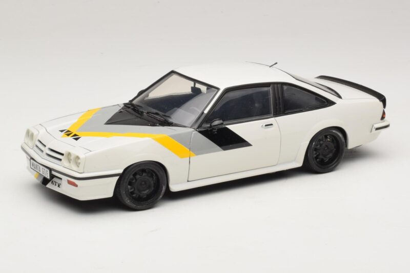Opel Manta B GT/E Hvid Custom Sorte Fælge Revell 1:18 08422 Metal