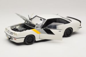 Opel Manta B GT/E Hvid Custom Sorte Fælge Revell 1:18 08422 Metal — billede 2 af 8