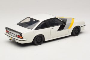 Opel Manta B GT/E Hvid Custom Sorte Fælge Revell 1:18 08422 Metal — billede 3 af 8