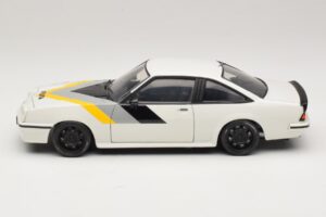 Opel Manta B GT/E Hvid Custom Sorte Fælge Revell 1:18 08422 Metal — billede 4 af 8