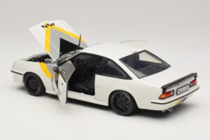 Opel Manta B GT/E Hvid Custom Sorte Fælge Revell 1:18 08422 Metal — billede 5 af 8