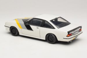 Opel Manta B GT/E Hvid Custom Sorte Fælge Revell 1:18 08422 Metal — billede 7 af 8