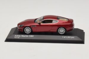Aston Martin DB9 Rød Metallic Minichamps 1:43 400137340 Metal