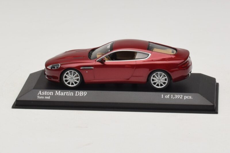 Aston Martin DB9 Rød Metallic Minichamps 1:43 400137340 Metal