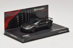 Aston Martin V12 Zagato Scintilla Silver Minichamps 1:43 437137221 Metal — billede 2 af 5