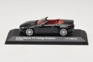Aston Martin V8 Vantage Roadster Sort Metallic Minichamps 1:43 400137431 Metal