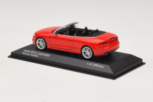 Audi RS5 B8 Cabriolet Rød Minichamps 1:43 410011230 Metal — billede 3 af 4