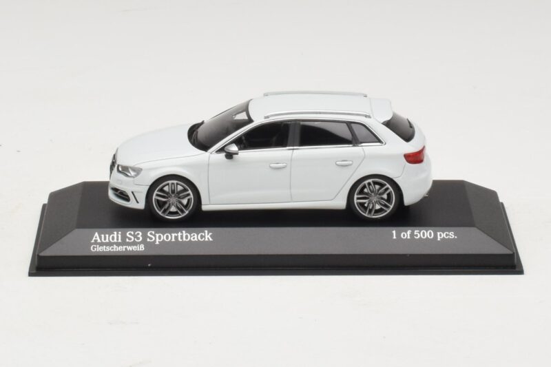 Audi S3 8V Sportback Hvid Minichamps 1:43 Audi S3 8V Sportback Hvid Minichamps 1:43 437013010 Metal