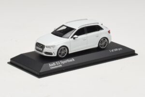 Audi S3 8V Sportback Hvid Minichamps 1:43 437013010 Metal — billede 2 af 4