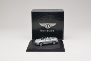 Bentley Continental GTC Light Grey Metallic Minichamps 1:43 BL907 Metal — billede 3 af 4