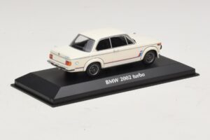 BMW 2002 Turbo Hvid Maxichamps 1:43 940022201 Metal — billede 2 af 4