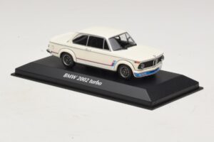 BMW 2002 Turbo Hvid Maxichamps 1:43 940022201 Metal — billede 3 af 4