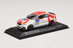 BMW M235i Bong Motorsport #307 Nett / Akata 24 Hours of Nurburgring 2015 Minichamps 1:43 437152507 Metal — billede 2 af 4
