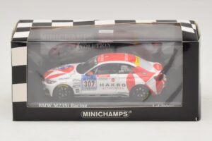 BMW M235i Bong Motorsport #307 Nett / Akata 24 Hours of Nurburgring 2015 Minichamps 1:43 437152507 Metal — billede 4 af 4