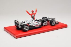 Ferrari F2004 #1 M. Schumacher Six Time World Champion 2004 Krom Sølv Hot Wheels 1:18 C7332 Metal — billede 2 af 6