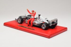 Ferrari F2004 #1 M. Schumacher Six Time World Champion 2004 Krom Sølv Hot Wheels 1:18 C7332 Metal — billede 5 af 6