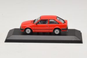 Ford Escort Mk3 3-dørs Rød Minichamps 1:43 400085000 Metal