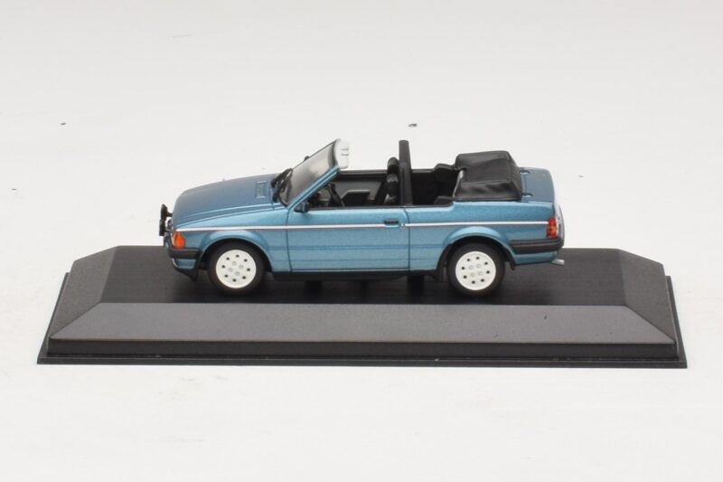 Ford Escort Mk3 Cabriolet Blå Metallic Minichamps 1:43 400085030 Metal