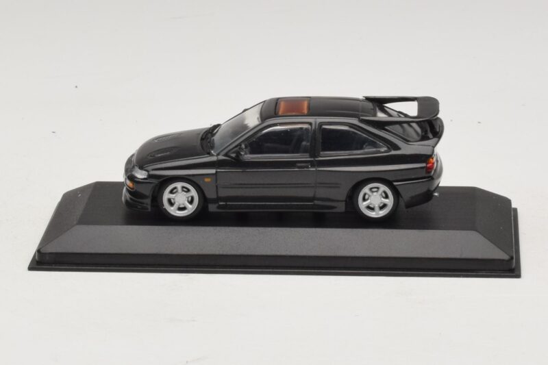 Ford Escort RS Cosworth Sort Metallic Minichamps 1:43 Ford Escort RS Cosworth Sort Metallic Minichamps 1:43 430082106 Metal