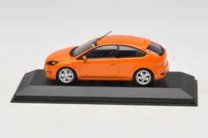 Ford Focus ST Mk2 Electric Orange Erstatningsæske Minichamps 1:43 400087302-R1 Metal