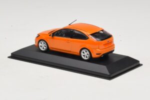 Ford Focus ST Mk2 Electric Orange Erstatningsæske Minichamps 1:43 400087302-R1 Metal — billede 3 af 4