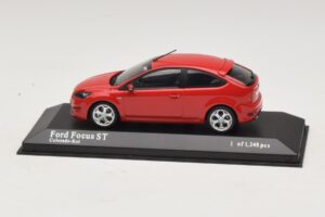 Ford Focus ST Mk2 Rød Minichamps 1:43 400087301 Metal