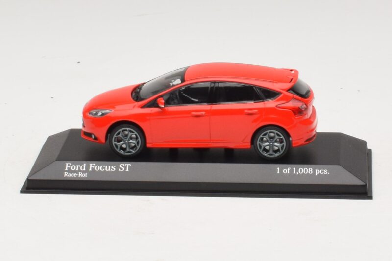Ford Focus ST Mk3 Rød Minichamps 1:43 410081001 Metal