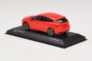 Ford Focus ST Mk3 Rød Minichamps 1:43 410081001 Metal — billede 3 af 4