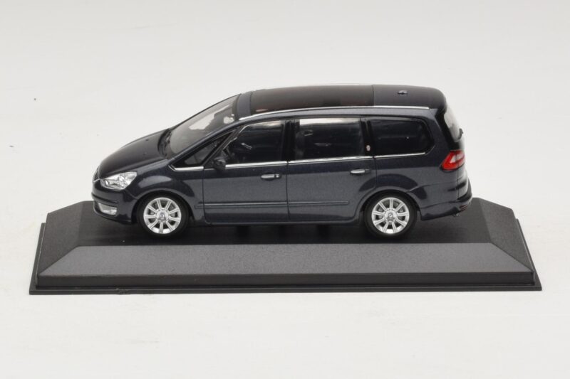 Ford S-Max Dark Grey Metallic Minichamps 1:43 Ford S-Max Dark Grey Metallic Minichamps 1:43 400085400-P1 Metal