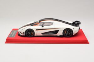 Koenigsegg Regera Hvid med Sort Karbon FrontiArt 1:18 REMC043 Resin — billede 3 af 7