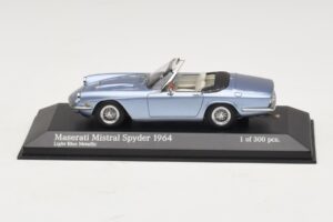 Maserati Mistral Spyder Light Blue Metallic Minichamps 1:43 437123432 Metal